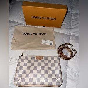 💯Authentic LV Double Zip Pochette